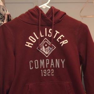 burgundy hollister hoodie